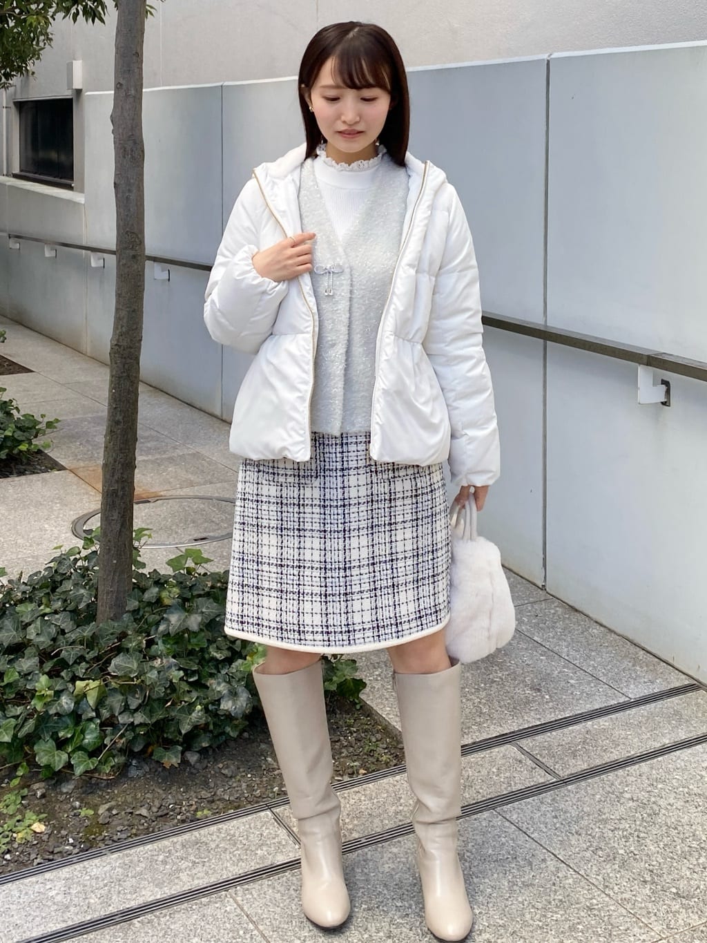 みさかさんの「index｜KAWADAダウンペプラムショートコート【撥水／洗濯機OK／静電気防止裏地】」を使ったコーディネート