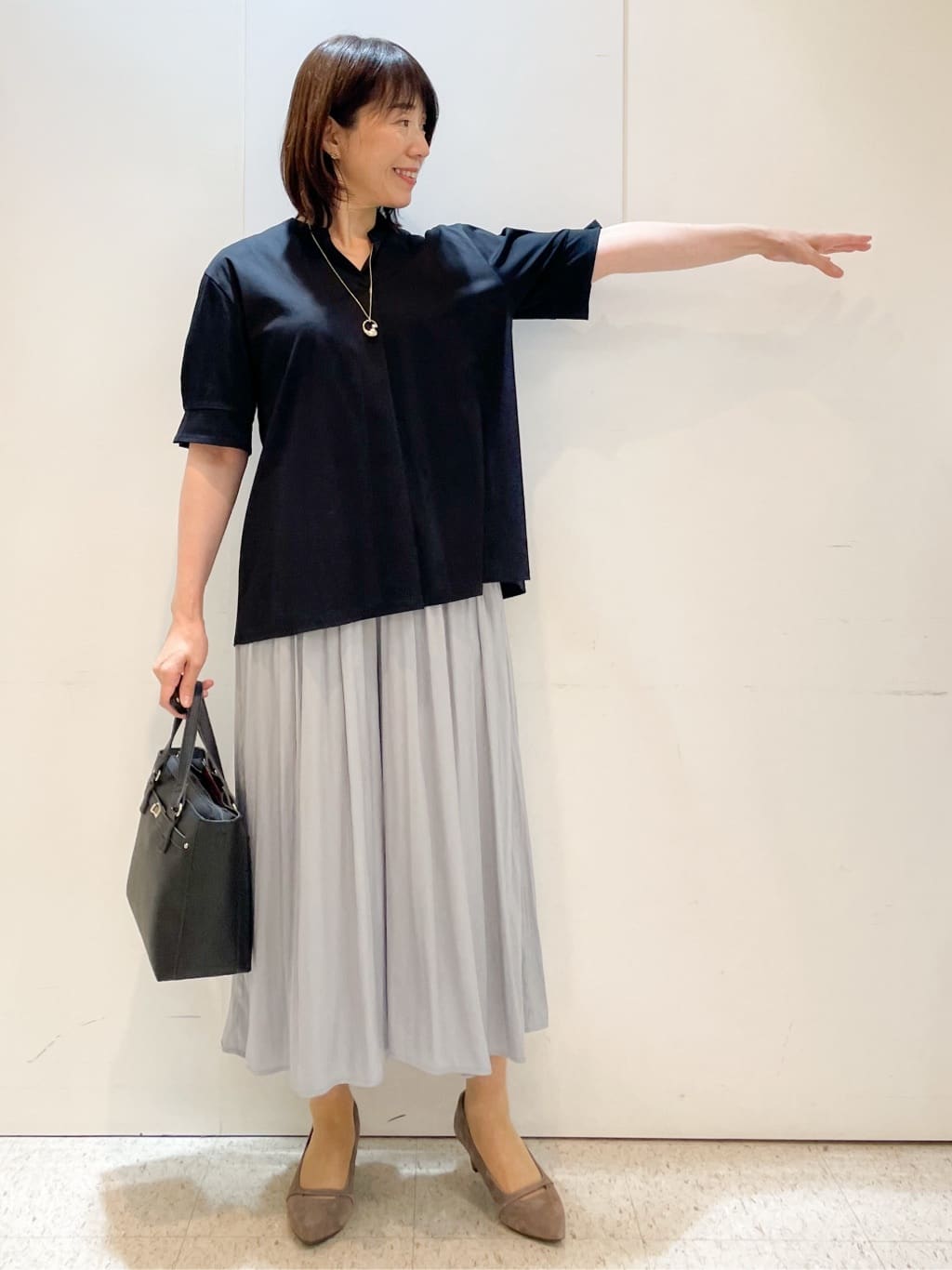 めいさんの「Reflect｜【すっきり見え！長め丈／マシンウォッシュ可】スキッパーネックジャージトップス」を使ったコーディネート