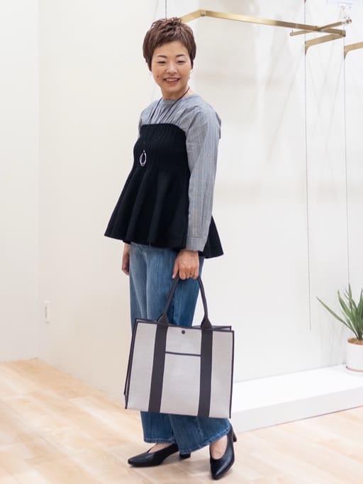シュウコさんの「grove｜一枚でトレンド完成！体型カバーも叶うニットビスチェドッキングブラウス」を使ったコーディネート