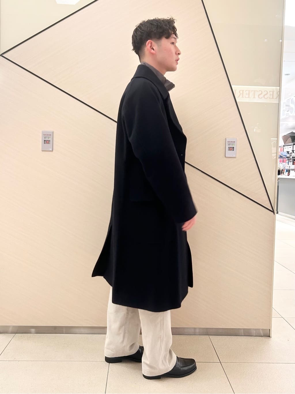 千葉亮太さんの「DRESSTERIOR｜コーデュロイパンツ」を使ったコーディネート