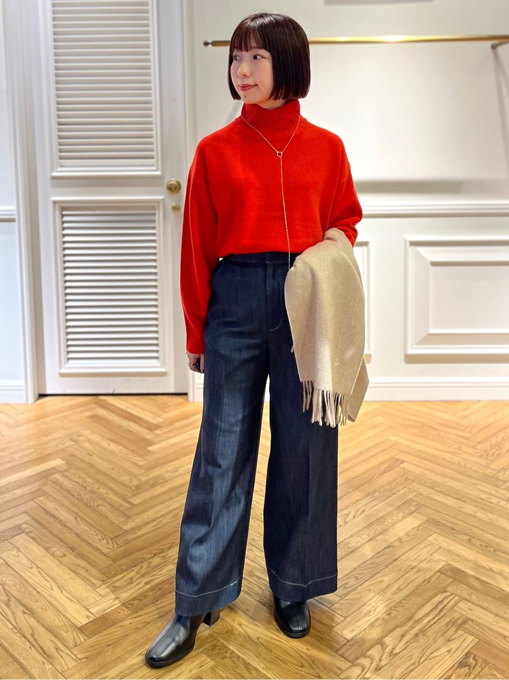 つじ まこさんの「DRESSTERIOR｜リバーシブルカシミヤマフラー」を使ったコーディネート