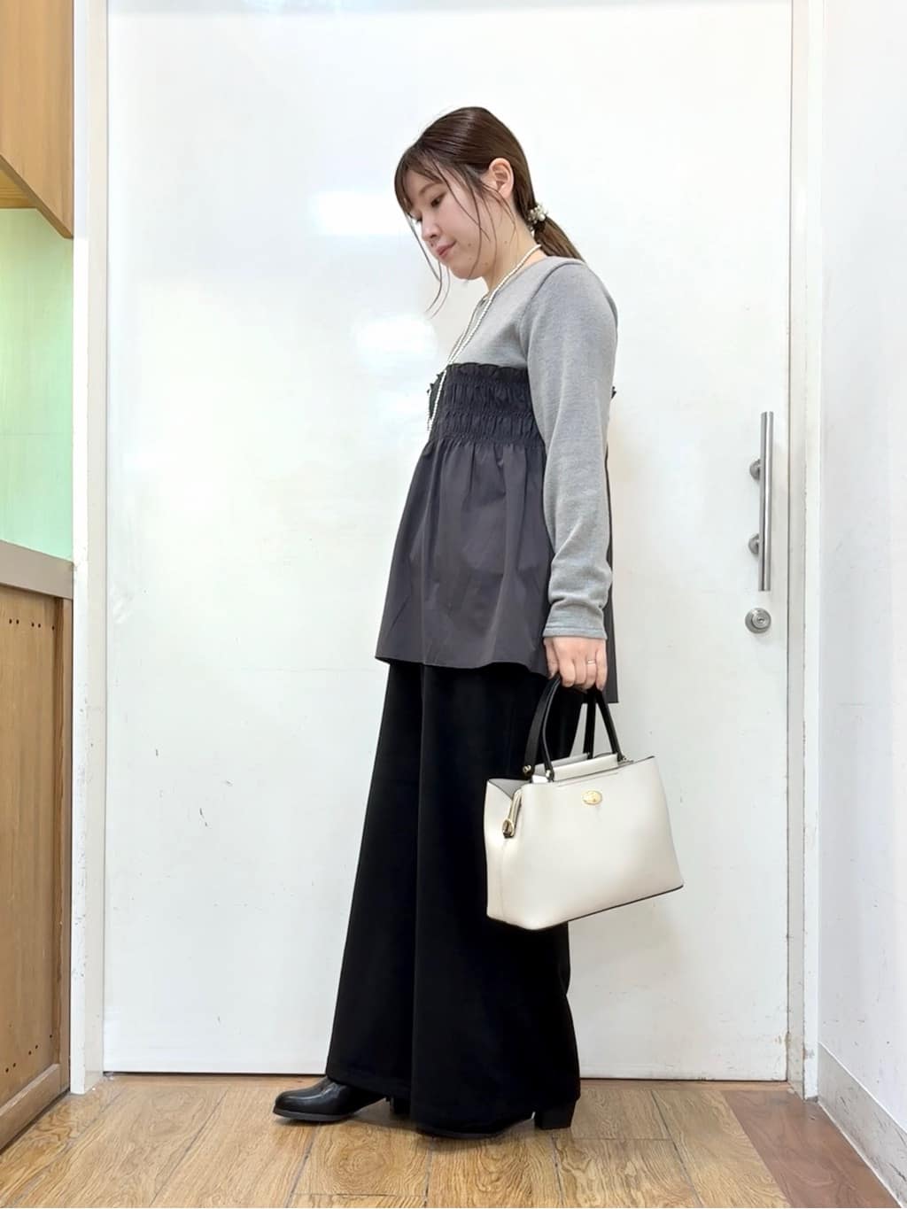 だいわさんの「SHOO･LA･RUE｜キラキラバックストレッチブーツ」を使ったコーディネート