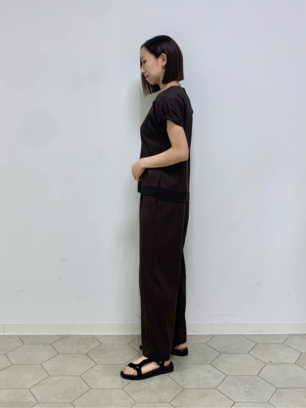 yurinaさんの「INDIVI｜【褒められパンツ／洗える／ウエストゴム】ワイドタックパンツ」を使ったコーディネート