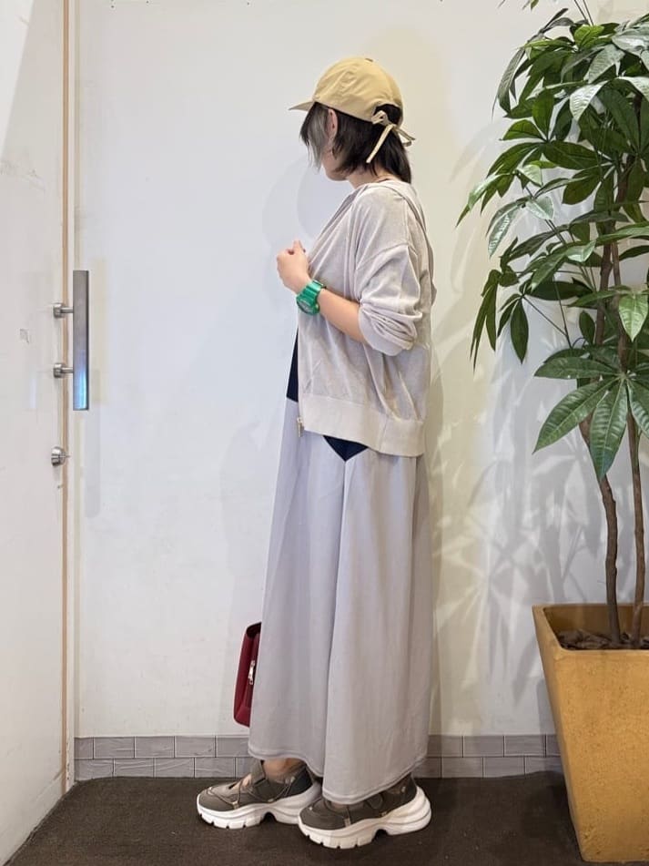 misakiさんの「SHOO･LA･RUE｜冷房対策にも 上品なシアー感のニットパーカ」を使ったコーディネート