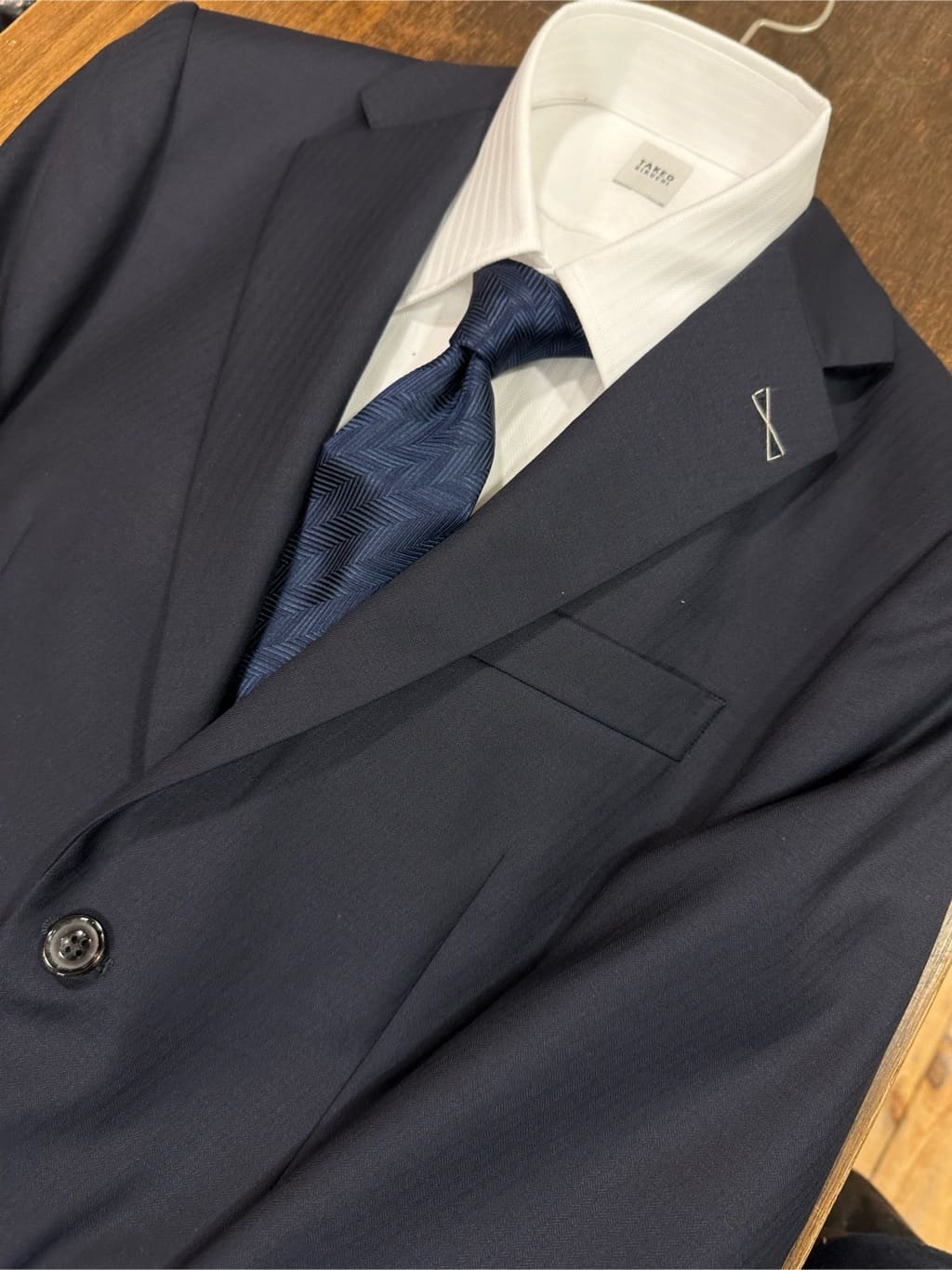 Uさんの「TAKEO KIKUCHI｜【Made in JAPAN】矢絣（やがすり）シルクネクタイ」を使ったコーディネート