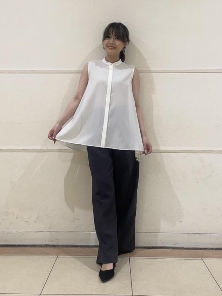 watanabeさんの「UNTITLED｜【接触冷感/吸水速乾】フレアバックシャンブラウス」を使ったコーディネート