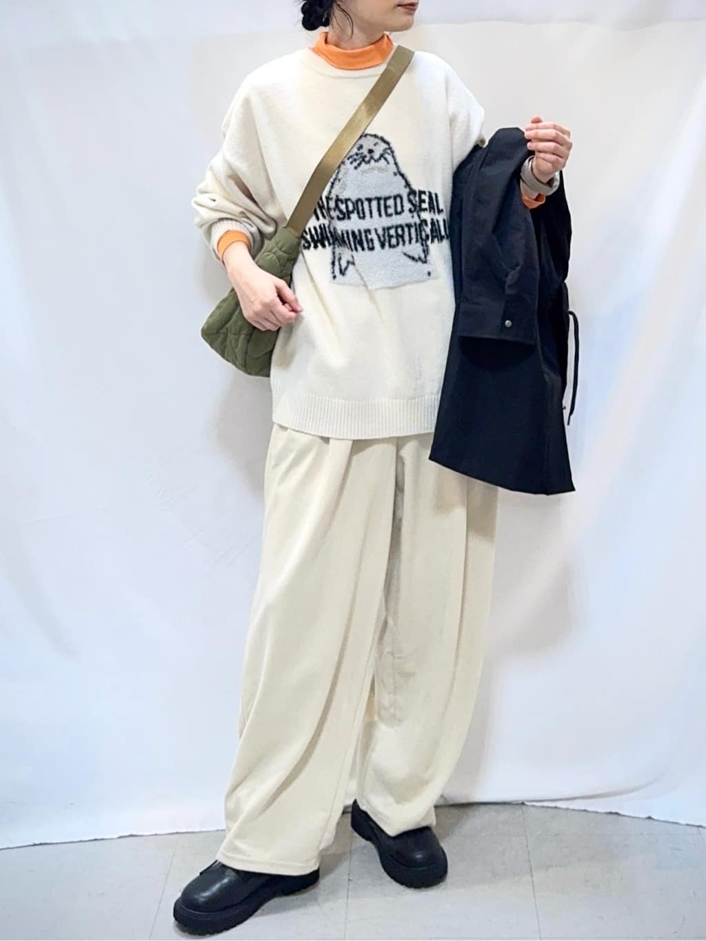 𝐇𝐢𝐫𝐨𝐦𝐢さんの「SHOO･LA･RUE｜【旭山動物園応援商品】ゆるアニマル ふわふわジャカードニット」を使ったコーディネート