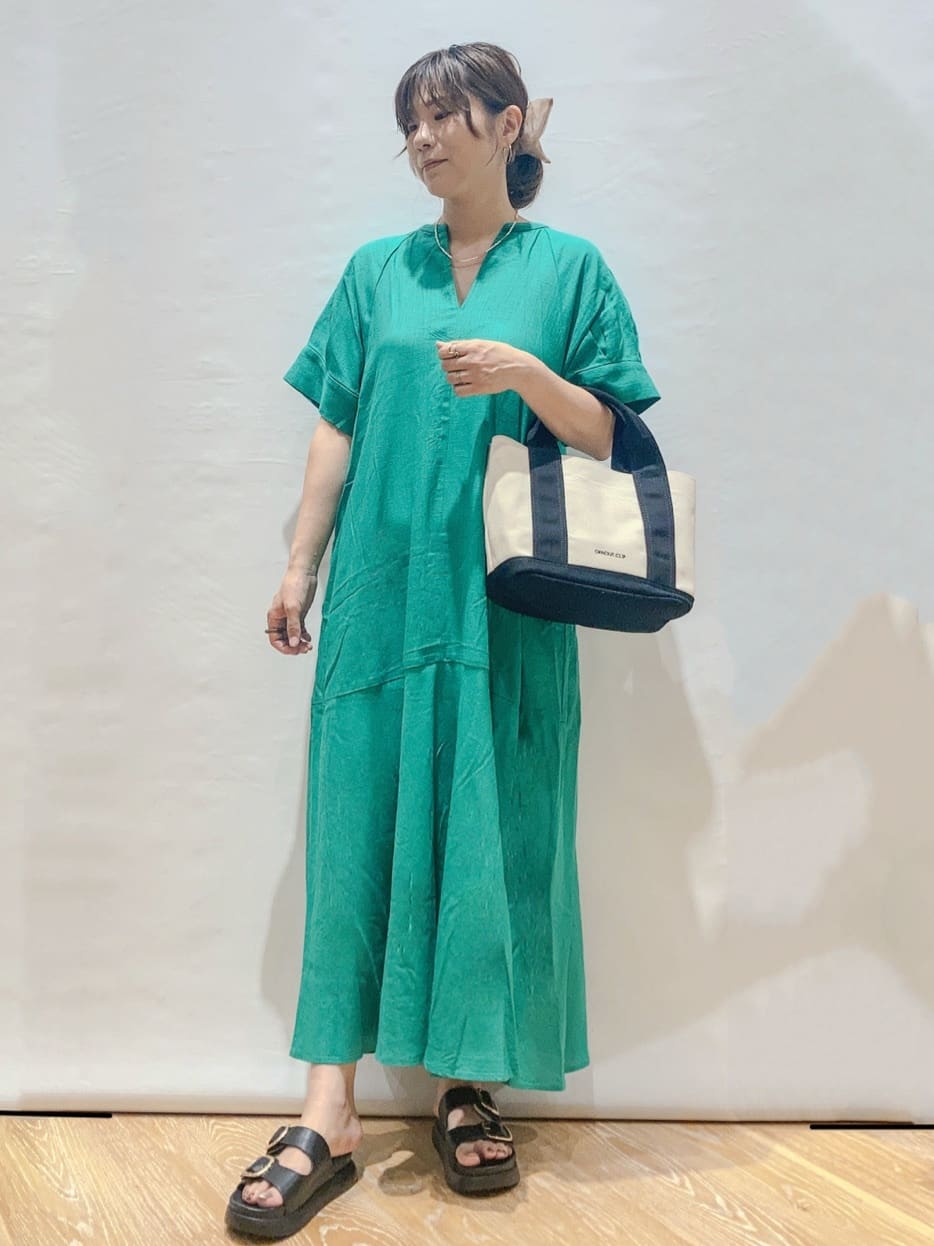 Shihoさんの「OPAQUE.CLIP｜レーヨン麻キーネックワンピース【洗える】」を使ったコーディネート