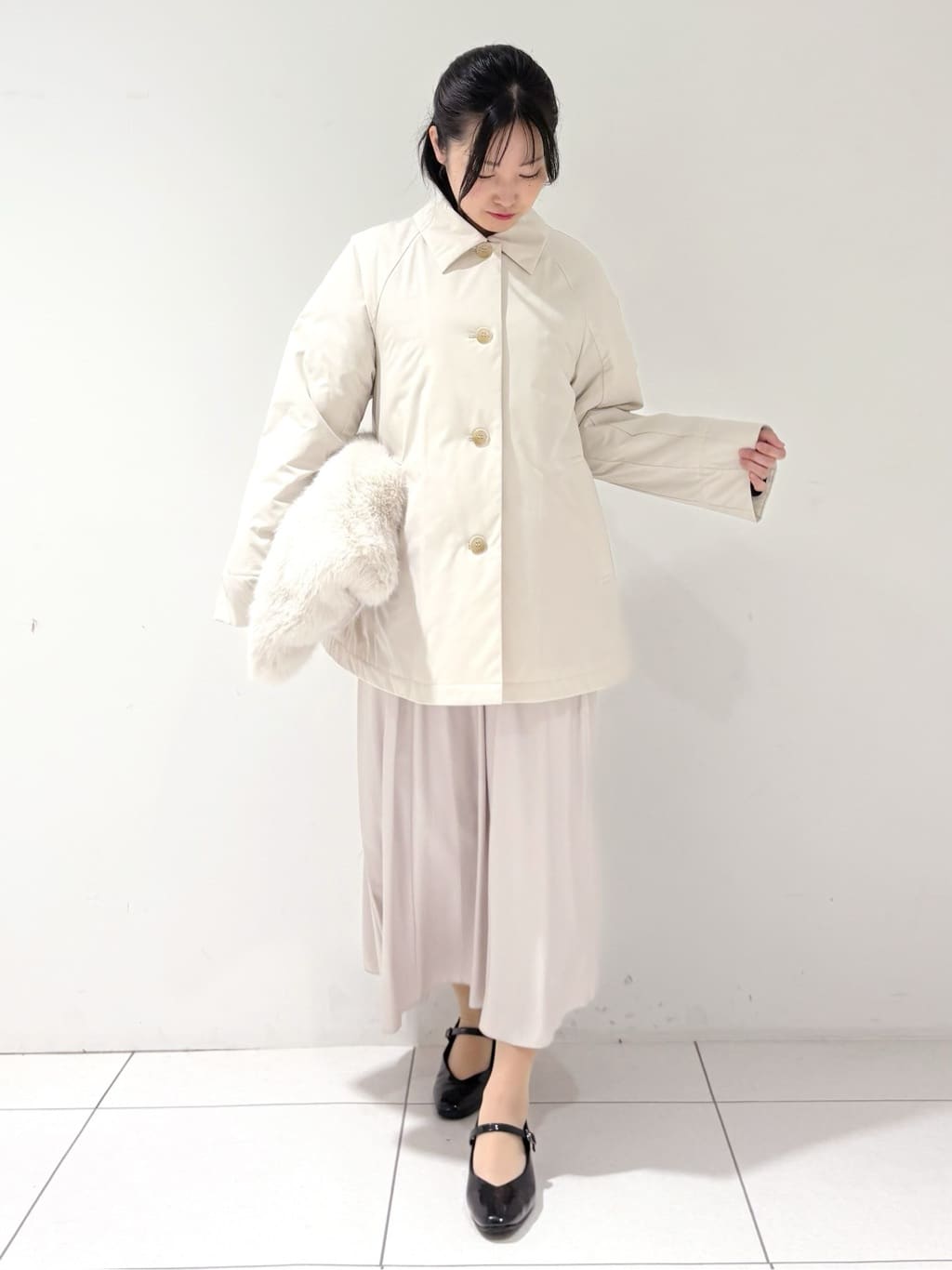 momokoさんの「INDIVI｜【ミニブークレ素材】ジャケットライクカーディガン」を使ったコーディネート