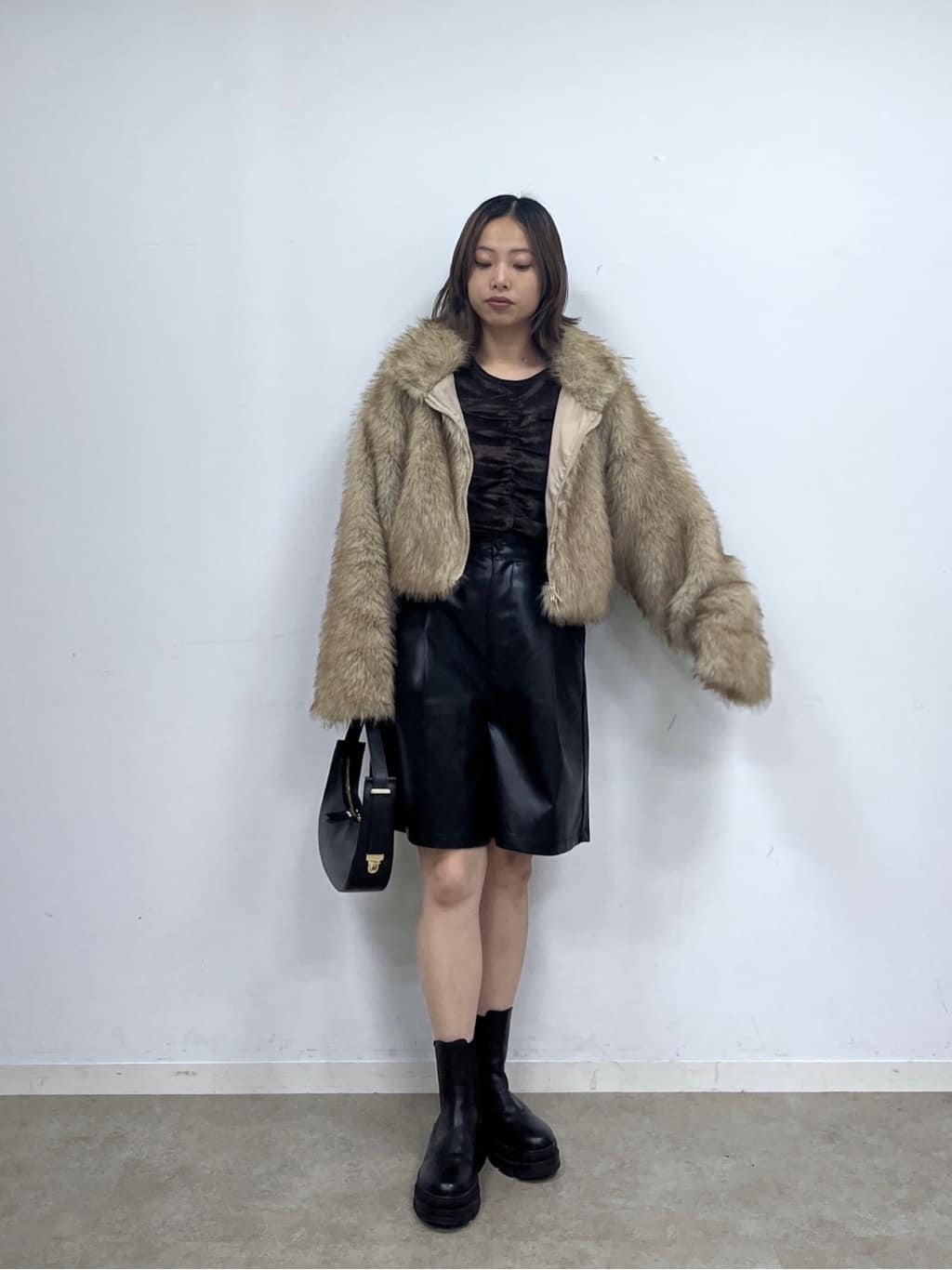 Harukaさんの「INDIVI｜【MILLELA FIRENZE】ショルダームーンバッグ」を使ったコーディネート
