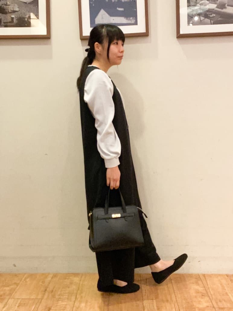 momoさんの「SHOO･LA･RUE｜【通勤/デイリー/セットアップ可】マルチに使える カットジョーゼット ワイドパンツ」を使ったコーディネート
