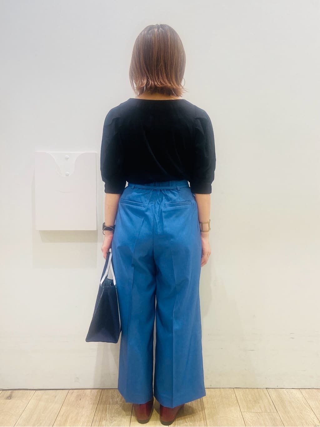 YUKOさんの「index｜ベルト付きストレッチワイドパンツ【洗濯機洗い可】」を使ったコーディネート