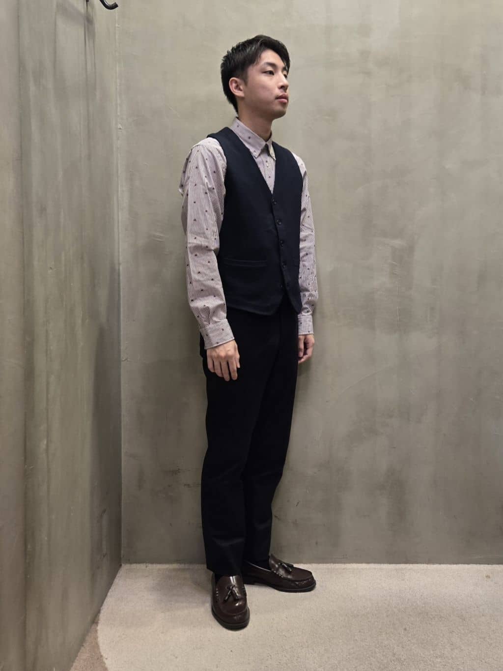 白木駆さんの「TAKEO KIKUCHI｜ハットモチーフ ジャカード ストライプ シャツ」を使ったコーディネート