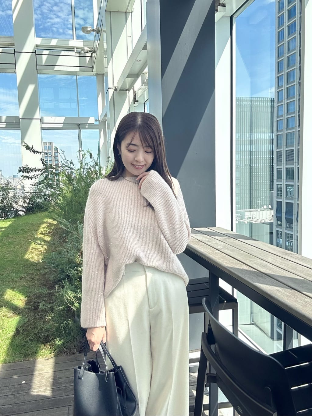 hayaseさんの「COUP DE CHANCE｜【手洗い可】スパンコール付ニットトップス」を使ったコーディネート