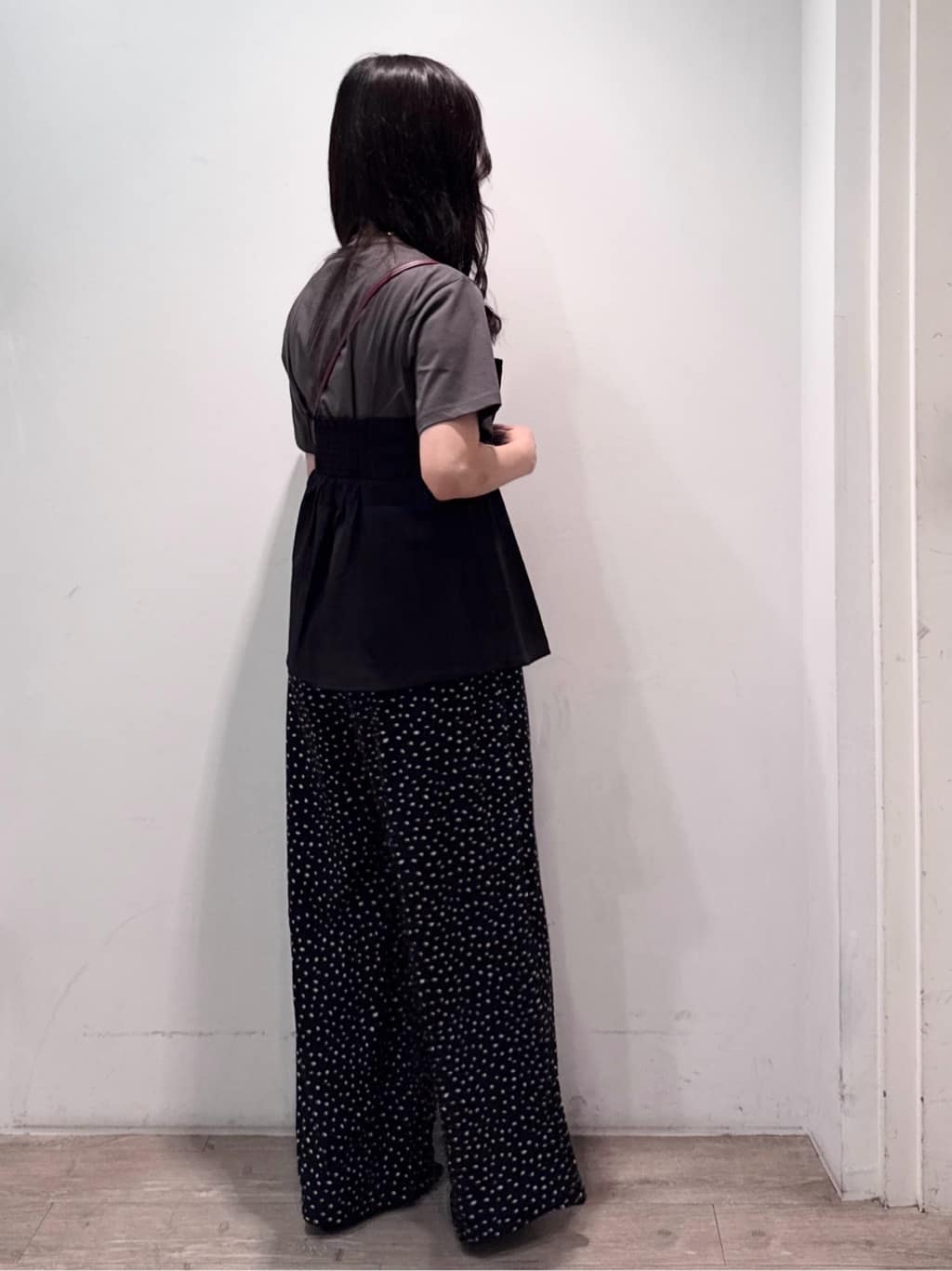 yuicciさんの「OPAQUE.CLIP｜タックビスチェドッキングカットソー【洗濯機洗い可】」を使ったコーディネート