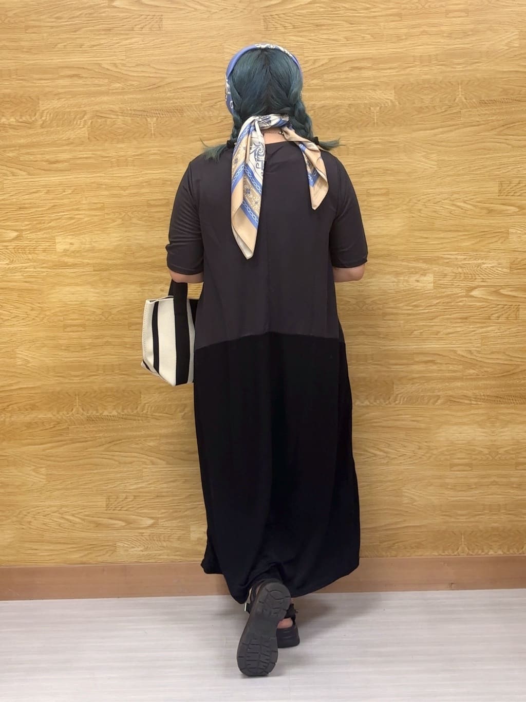 ぁむさんの「SHOO･LA･RUE｜【ひんやり/体型カバー】さらりと着られる バイカラーAラインワンピース」を使ったコーディネート