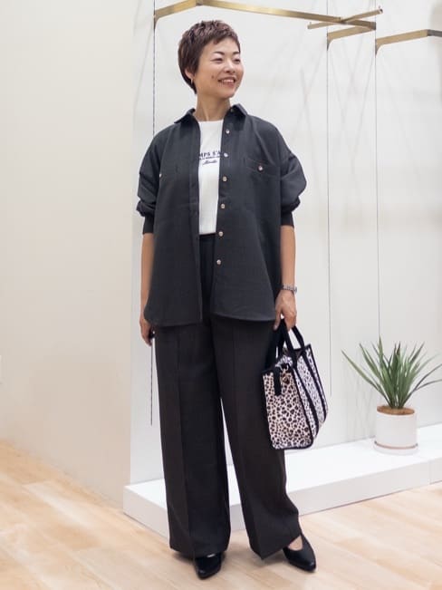 シュウコさんの「grove｜【ひんやり多機能】やわらかドライタッチ 袖口シアードッキングプルオーバー」を使ったコーディネート