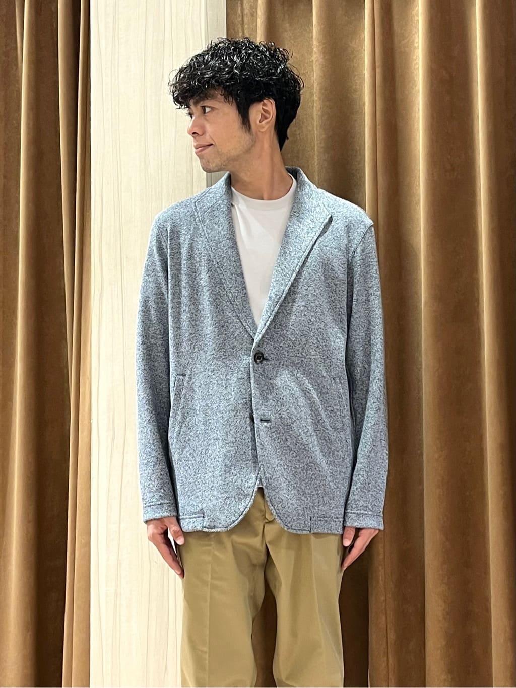 URAさんの「TAKEO KIKUCHI｜【オフィスカジュアル対応】ドレス チノパンツ」を使ったコーディネート