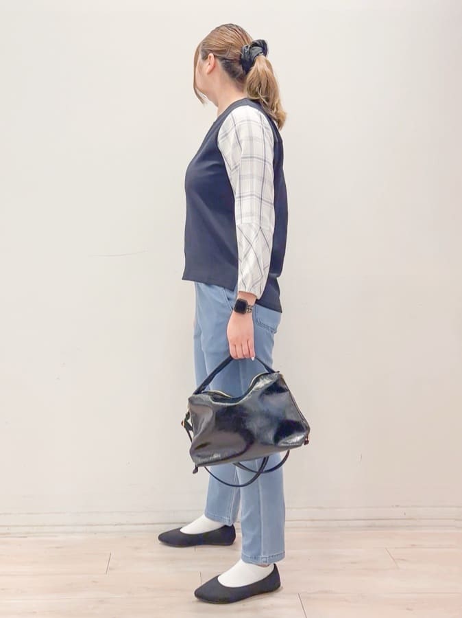 naoさんの「SHOO･LA･RUE｜【高レビュー/SS-LL/美脚シルエット】自然に体型カバー イージーデニム テーパードパンツ」を使ったコーディネート