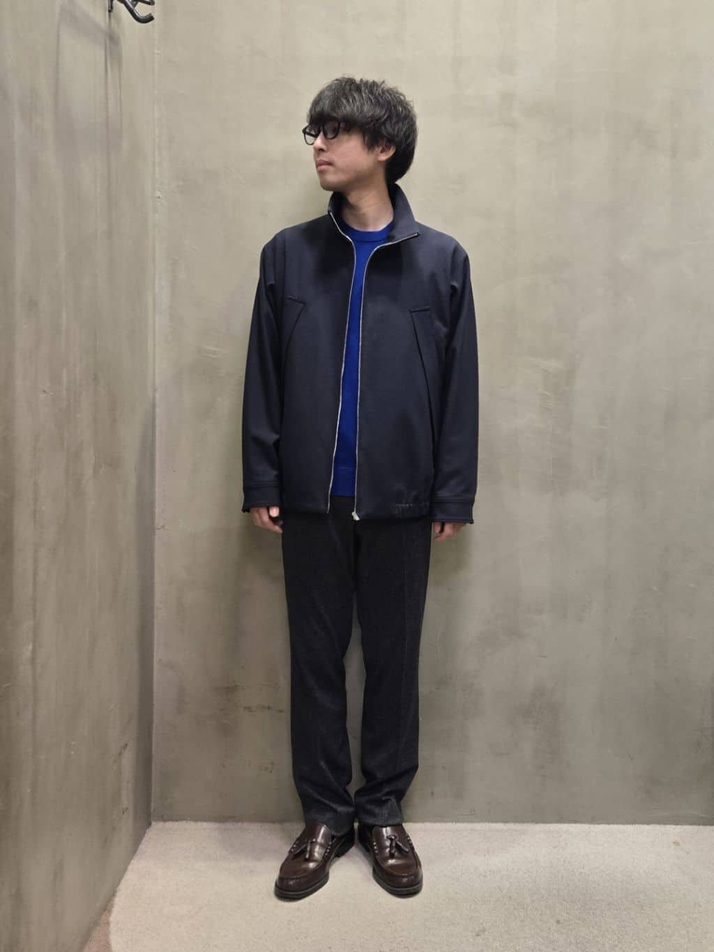 白木駆さんの「TAKEO KIKUCHI｜【ONOFF対応】TRダブルニット ストレッチパンツ」を使ったコーディネート