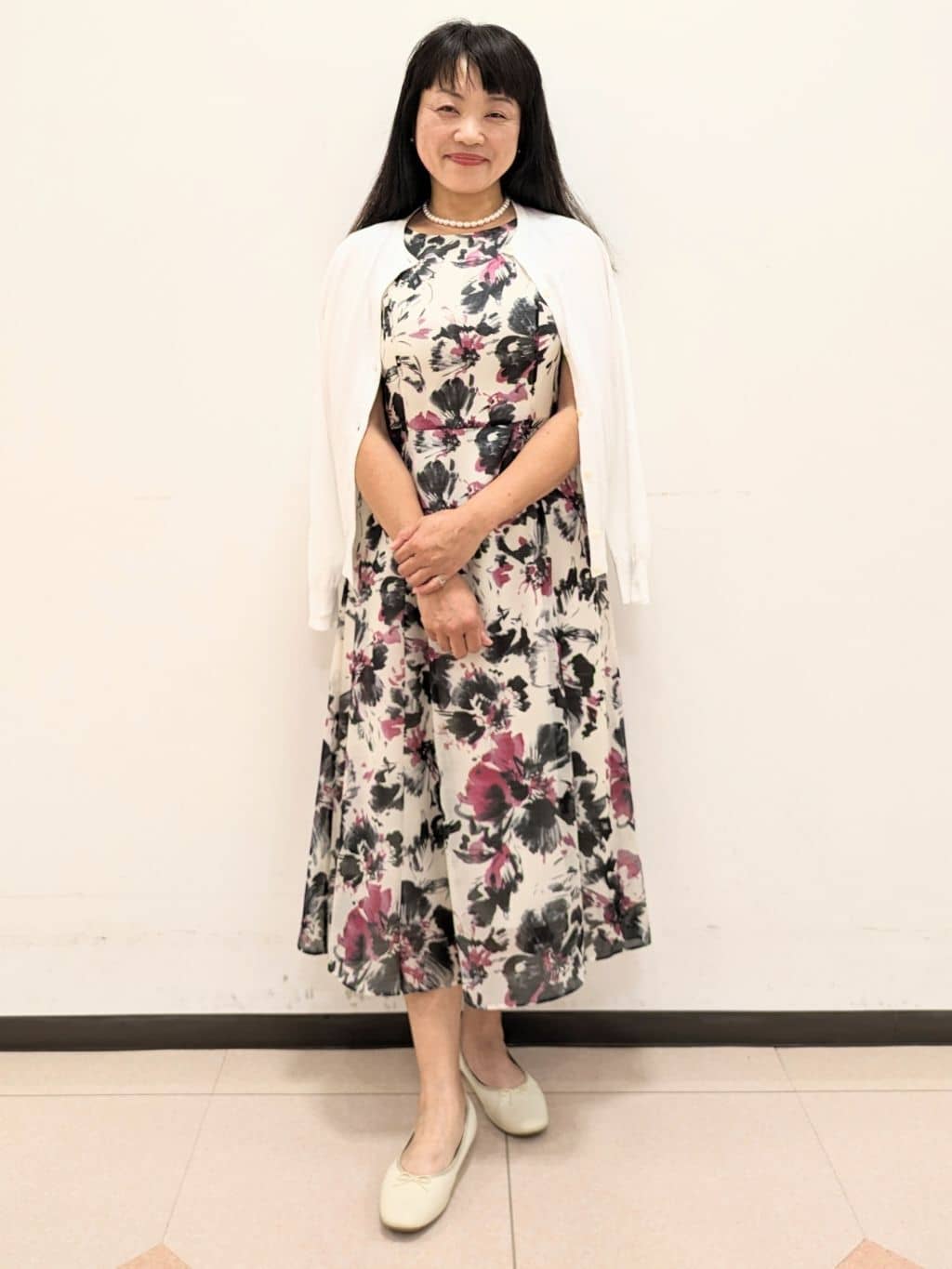 ともさんの「UNTITLED｜【シアー/エレガント/花柄/夏ワンピ】ペイントフラワーワンピース」を使ったコーディネート