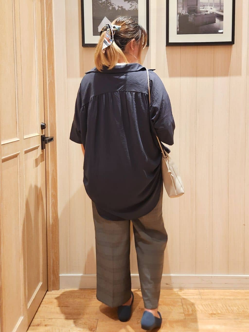 れーやんさんの「SHOO･LA･RUE｜【S-LL/汗ジミ軽減/ひんやり/UV】体型カバーに タック入りドルマントップス」を使ったコーディネート