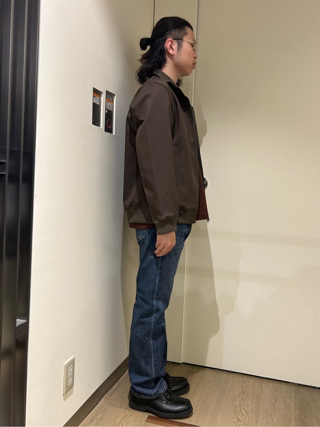 KATTUUさんの「TAKEO KIKUCHI｜【モンスターストレッチ】日本製 ウォッシュド デニムパンツ」を使ったコーディネート