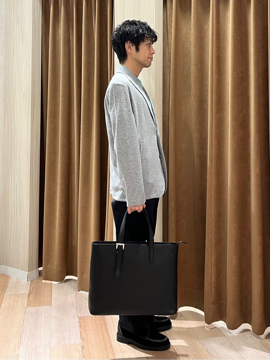 URAさんの「TAKEO KIKUCHI｜【オフィスカジュアル対応】ドレス チノパンツ」を使ったコーディネート