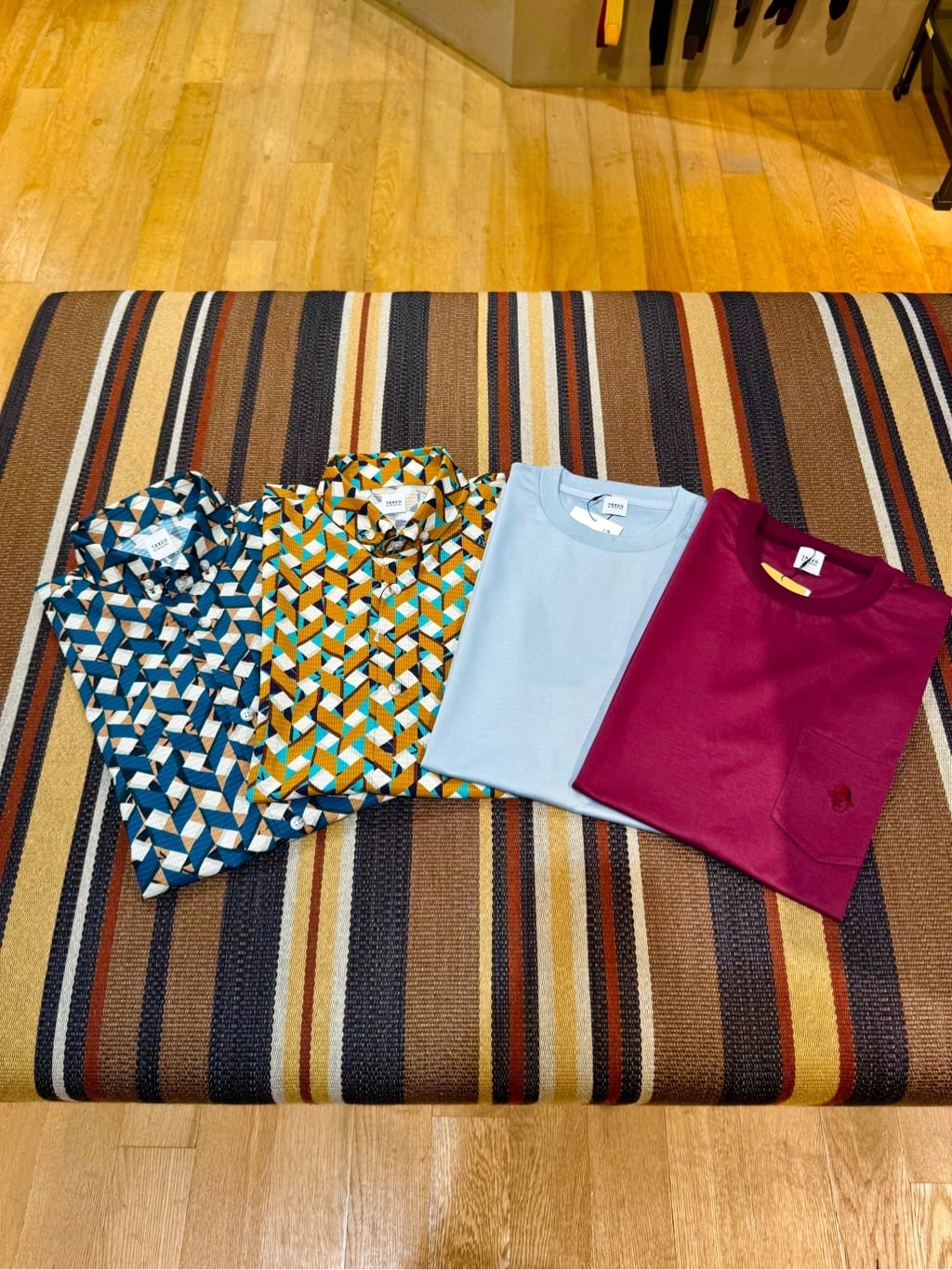 溝端佑太朗さんの「TAKEO KIKUCHI｜【COOL CITY WEAR】籠目アート柄 サッカーシャツ /通気性」を使ったコーディネート