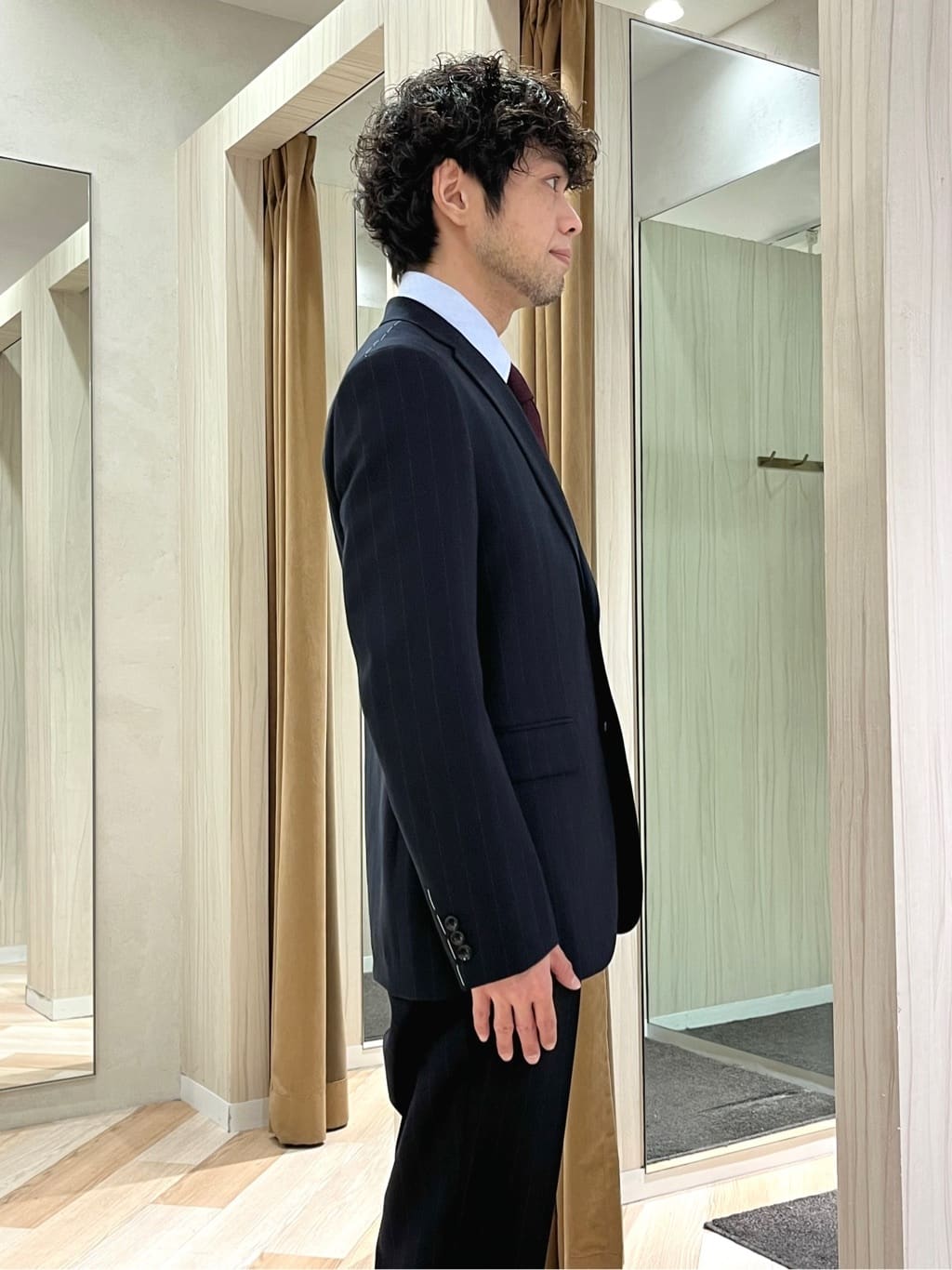 URAさんの「TAKEO KIKUCHI｜【THE FLAGSHIP】矢絣 ストライプ スーツ」を使ったコーディネート