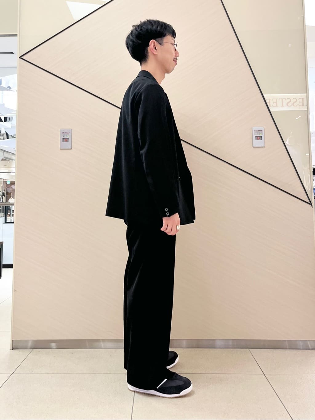 小山凌さんの「DRESSTERIOR｜◆【セットアップ可】クリアーカルゼ コンフォータブル ダブルジャケット」を使ったコーディネート
