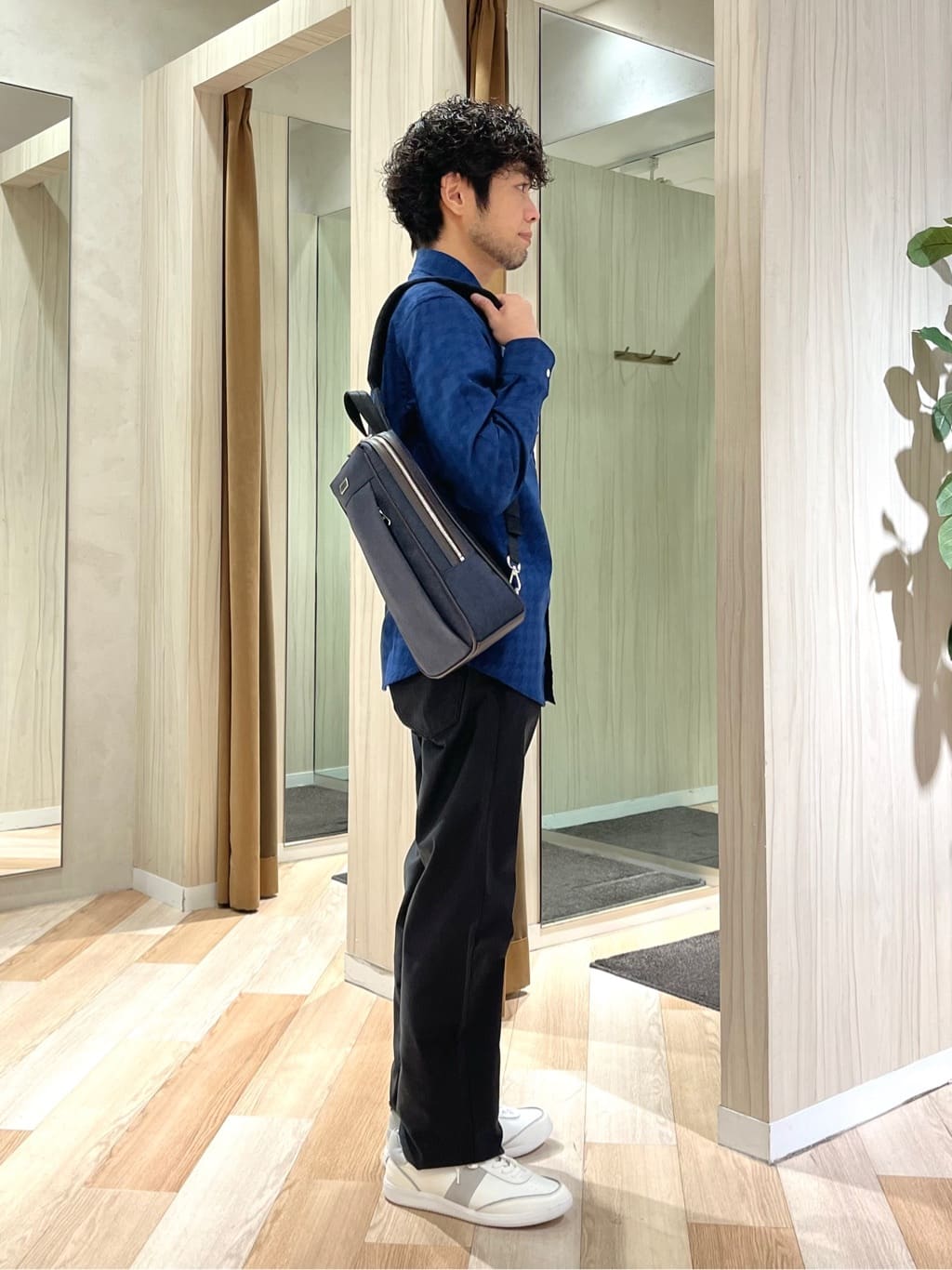 URAさんの「TAKEO KIKUCHI｜【Made in JAPAN】播州織 ストレッチ パンツ」を使ったコーディネート