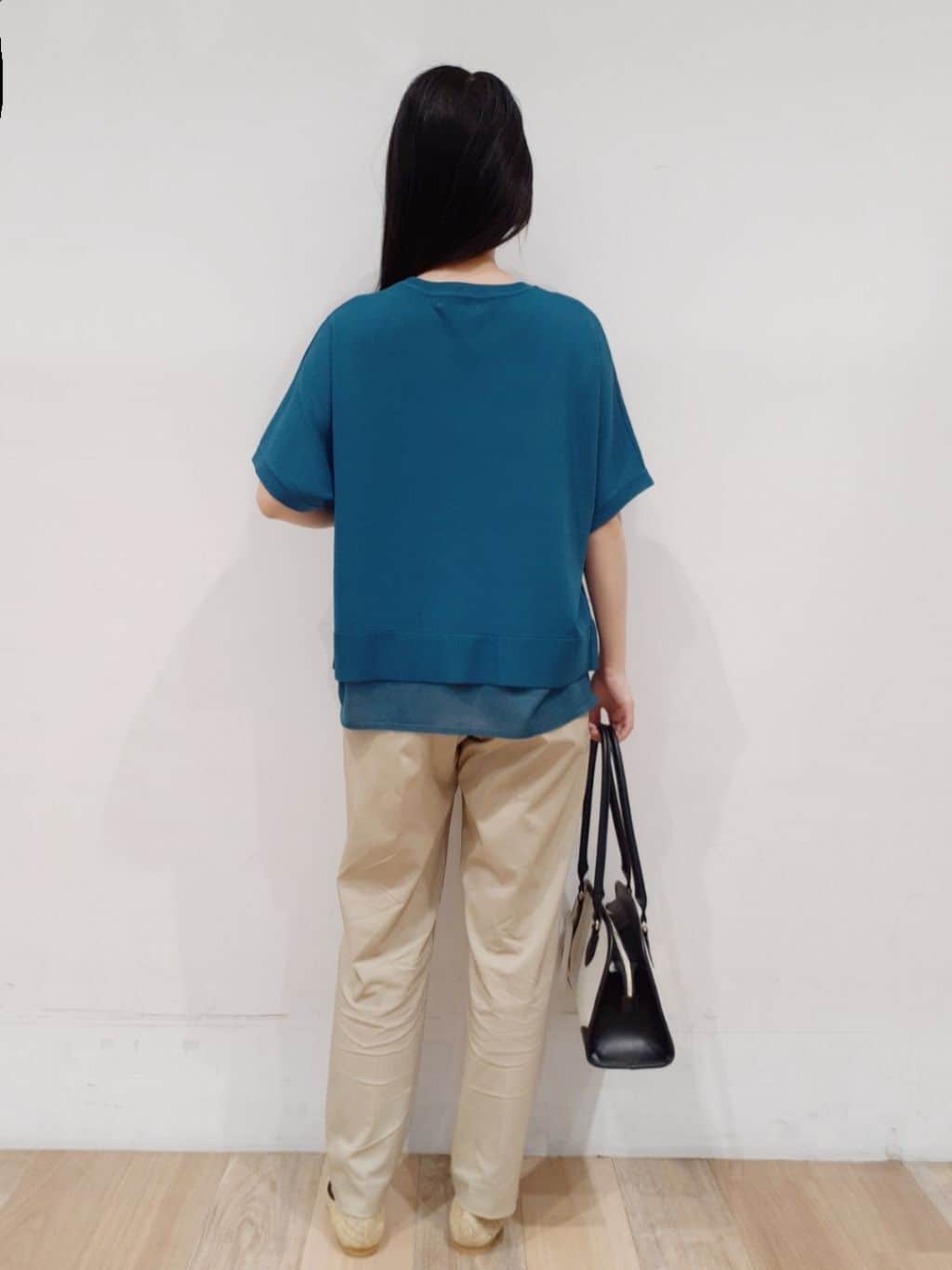 にこさんの「grove｜キレイも動きやすさも　美脚見えハイパーストレッチパンツ」を使ったコーディネート