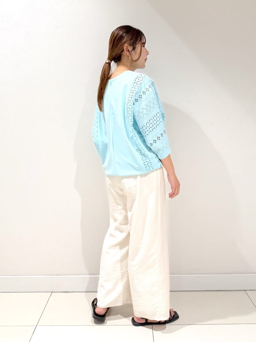 YUUKIさんの「INDIVI｜【洗える／UVケア／SETUP可能】ドロストワイドパンツ」を使ったコーディネート