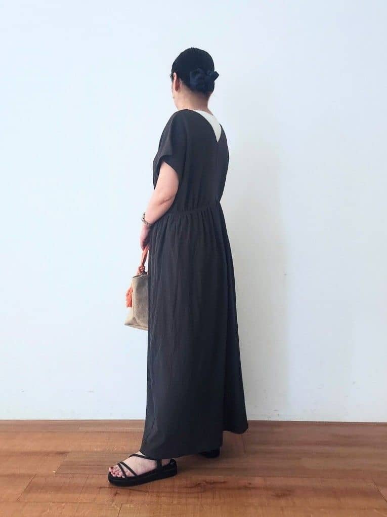 くまさんの「SHOO･LA･RUE｜【前後2WAY】さらりと大人上品に 楊柳フレンチワンピース」を使ったコーディネート