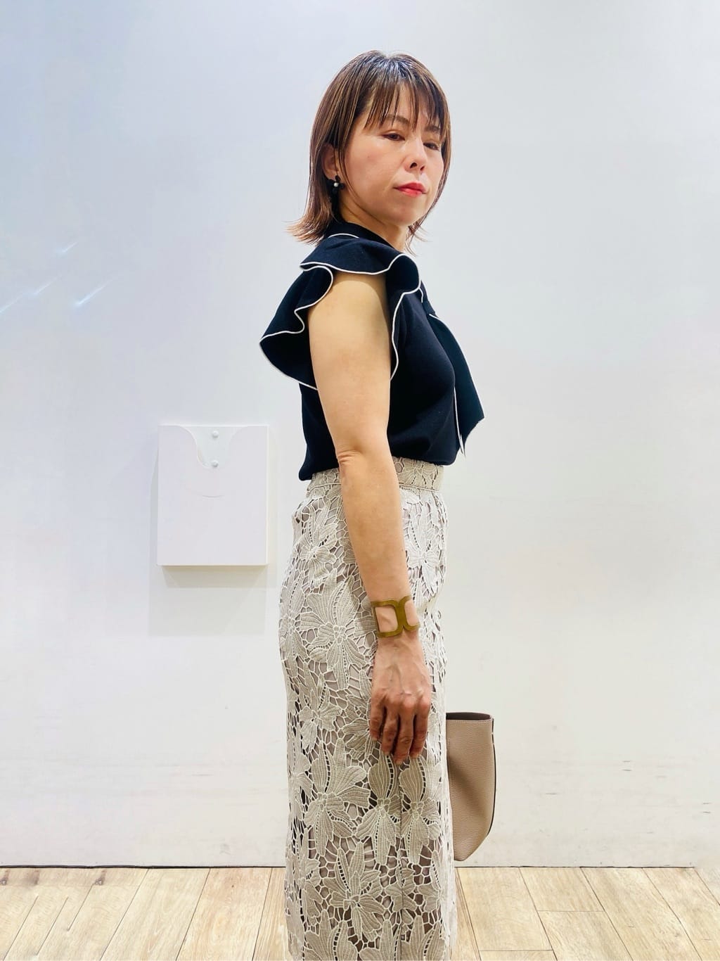 YUKOさんの「index｜フレアスリーブボウタイニット【洗濯機洗い可／接触冷感／抗ピル】」を使ったコーディネート