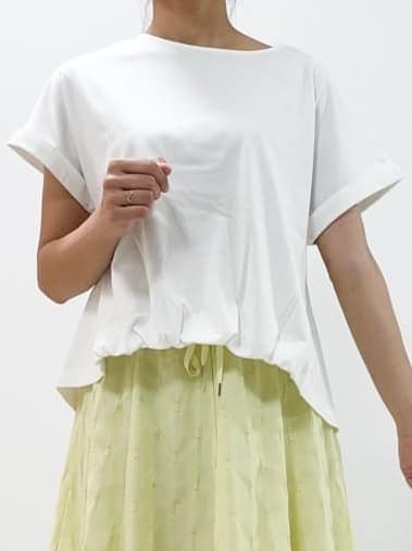 yasuokaさんの「Dessin｜【二の腕カバー／UVカット】ロールアップスリーブ裾ギャザーカットソー」を使ったコーディネート