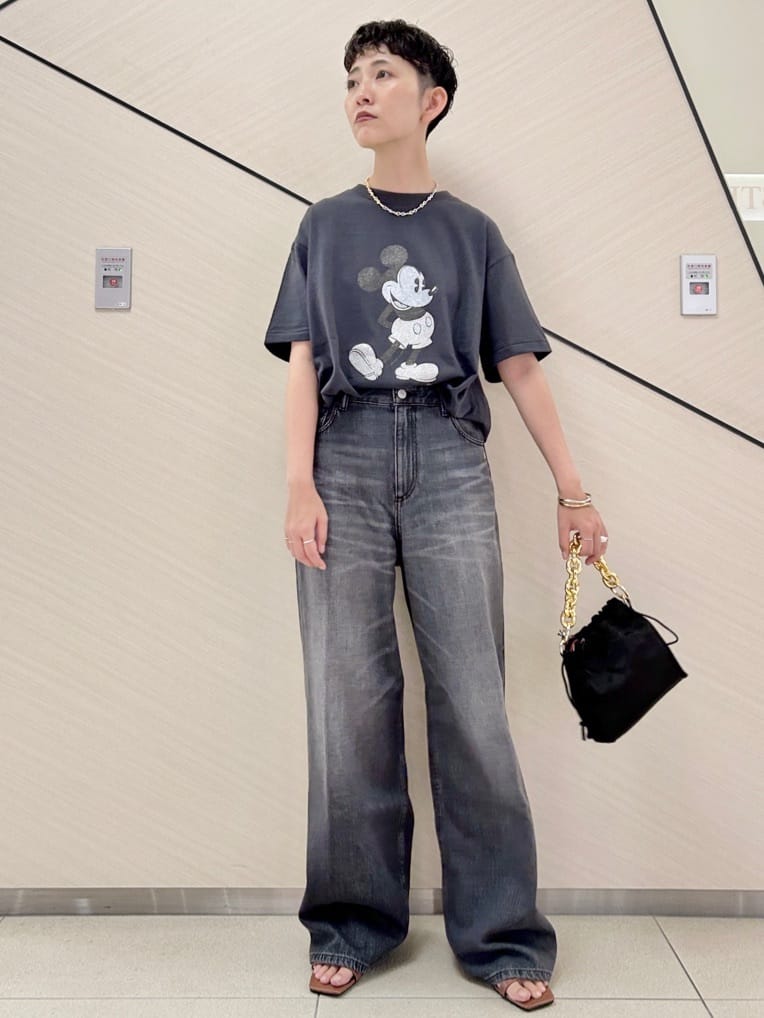 OCHIAIさんの「DRESSTERIOR｜ヴィンテージ加工ワイドデニムパンツ」を使ったコーディネート