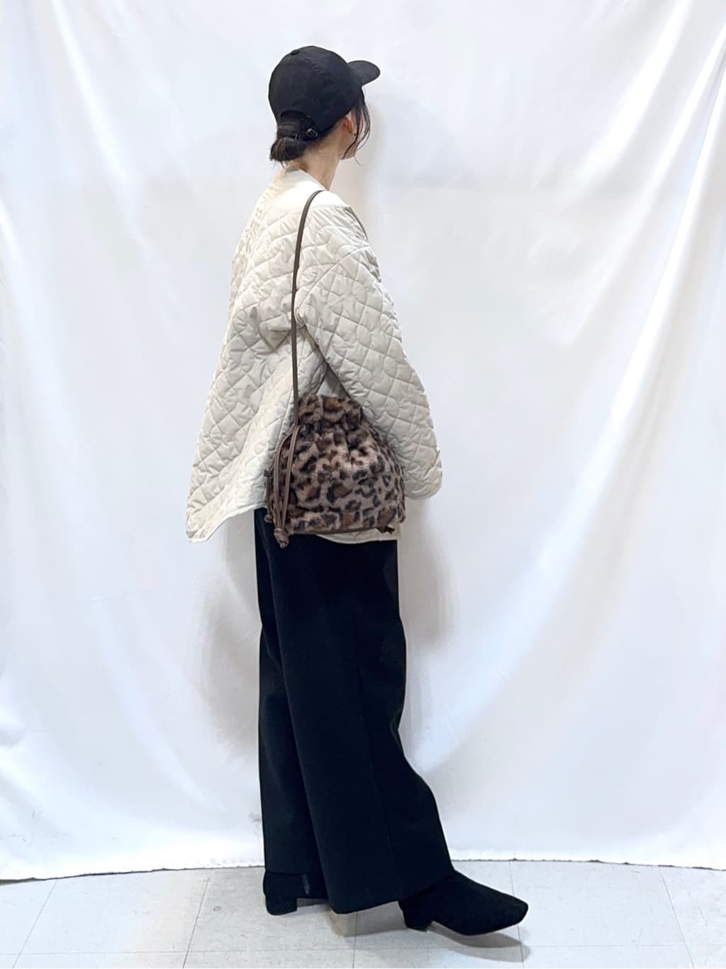 𝐇𝐢𝐫𝐨𝐦𝐢さんの「SHOO･LA･RUE｜【洗濯機可/S-LL】もちもちタッチ スウェットライクロゴニット」を使ったコーディネート