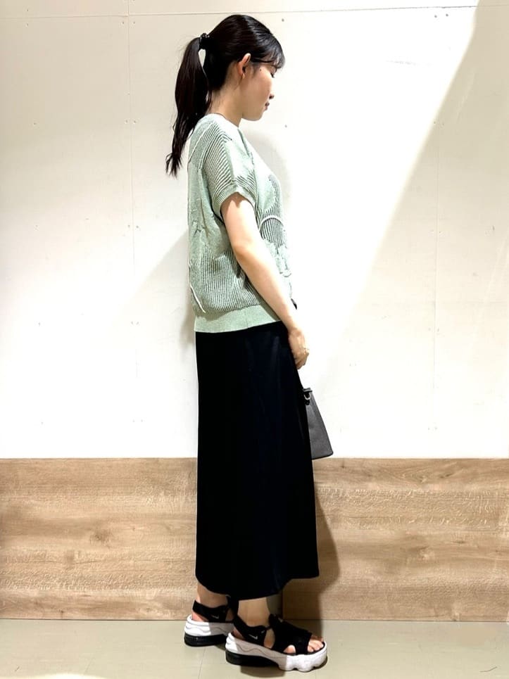 花さんの「SHOO･LA･RUE｜【S-LL/ひんやり】切替ラインですっきりと 1枚で着られるロングワンピース」を使ったコーディネート