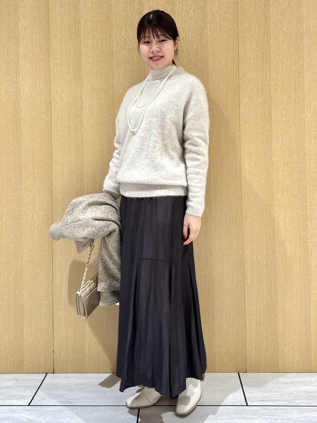 nanaさんの「UNTITLED｜【大人な品格/ふわふわニット】フォックスカシミヤ コクーンニット」を使ったコーディネート