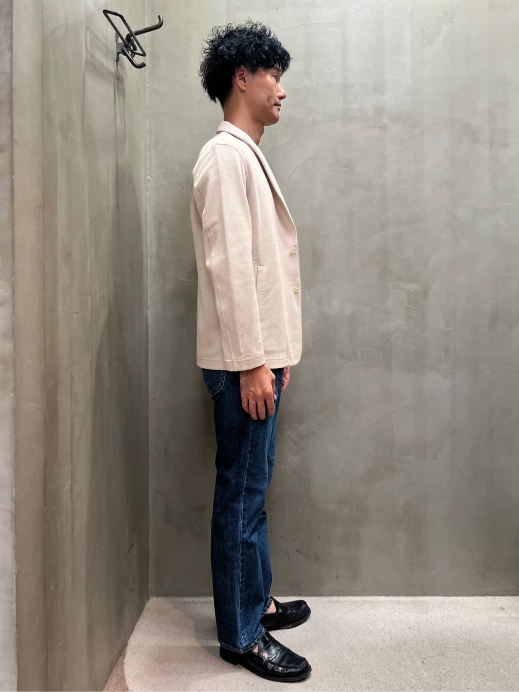 mutoさんの「TAKEO KIKUCHI｜【モンスターストレッチ】日本製 ウォッシュド デニムパンツ」を使ったコーディネート
