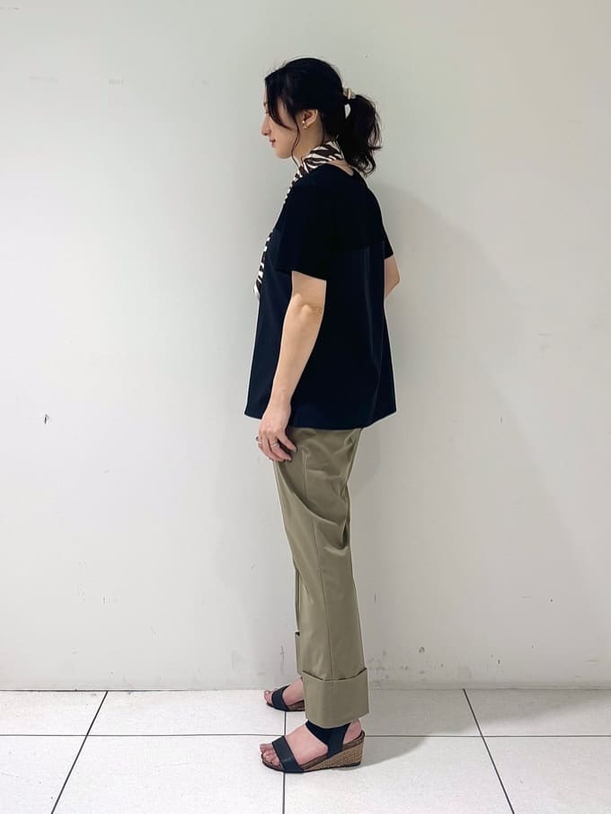 そんさんの「INDIVI｜アニマルラインスカーフ」を使ったコーディネート