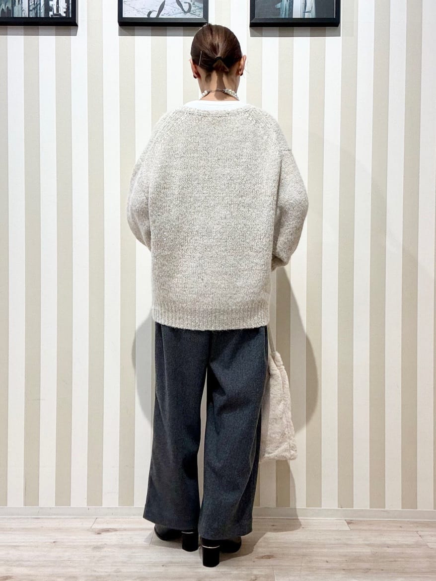 まつこさんの「SHOO･LA･RUE｜【洗濯機可/S-LL】上品にキラリと華やぐ スパンコールニット」を使ったコーディネート