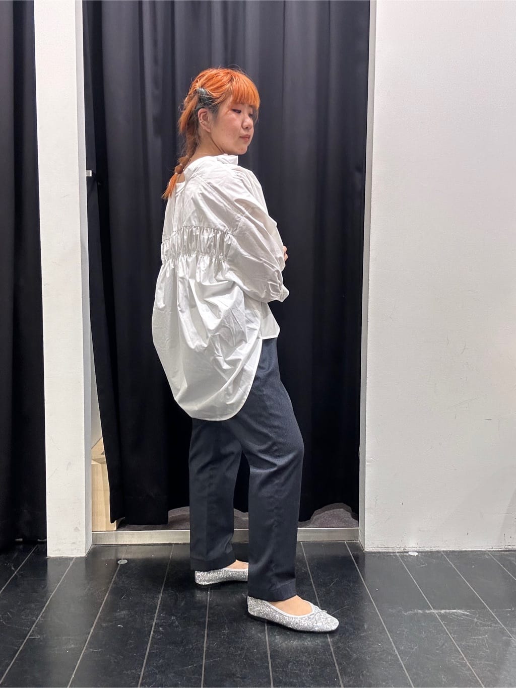 ひらのみさんの「THE SHOP TK｜◆【体型カバー】6分袖バックシャーリングシャツ/洗える」を使ったコーディネート