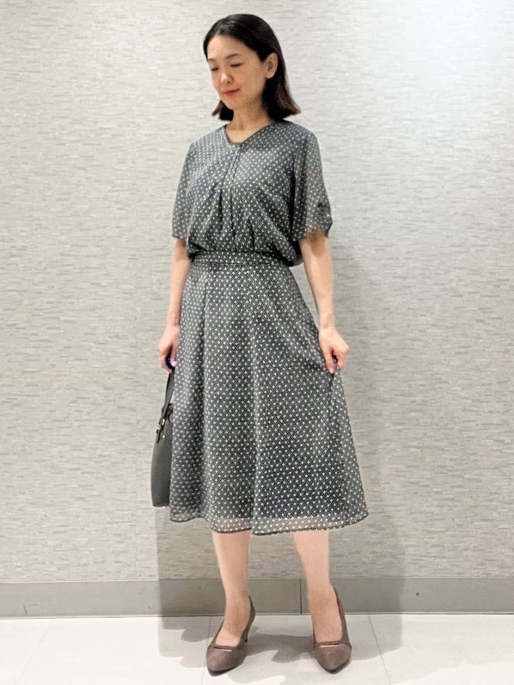 marikoさんの「Reflect｜【マシンウォッシュ可／セットアップ可】コツキ柄プリントブラウス」を使ったコーディネート