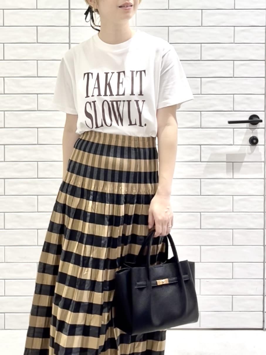 しおりさんの「OPAQUE.CLIP｜ロゴプリントTシャツ【洗濯機洗い可】」を使ったコーディネート