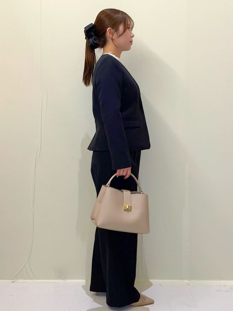 ayumiさんの「OPAQUE.CLIP｜《通勤／セットアップ対応》 パイピングVネックジャケット【洗濯機OK】」を使ったコーディネート