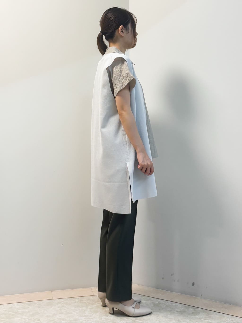 Sawaさんの「Reflect｜【二の腕さりげなくカバー】シャツ衿オフボディブラウス」を使ったコーディネート