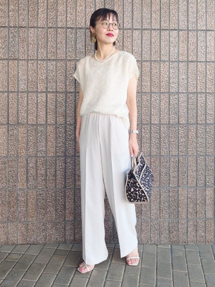 MUTSUKOさんの「UNTITLED｜【セットアップ可/洗える】フェザーフレンチスリーブブラウス」を使ったコーディネート